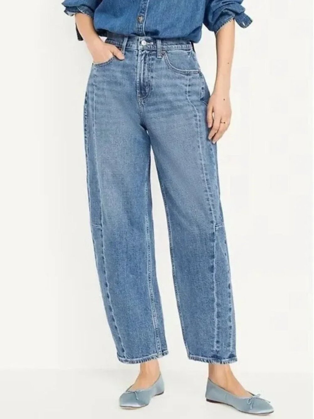 Old Navy High Rise Baggy Barrel Leg Jeans in Pansy Wash Size 8 - Picture 2 of 14